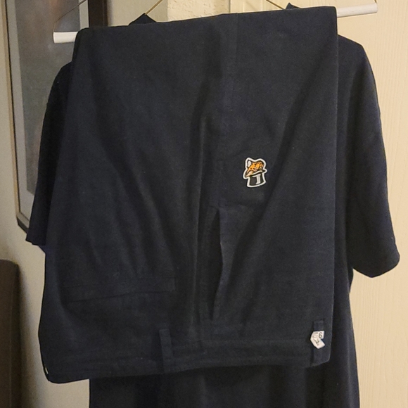 AKOO Tee and Shorts Set. - Picture 2 of 2